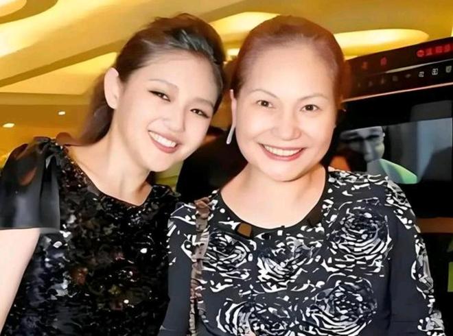 宅恐被法拍具俊晔不还房贷她愁到站不起来CQ9电子appS妈还没放下！大S豪(图3)